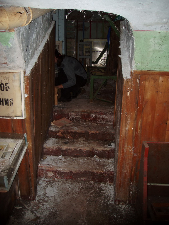 вход направо из комнаты с макетами_новый размер.JPG