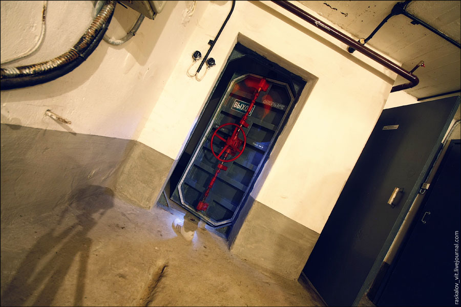 0_21700_6592713d_orig