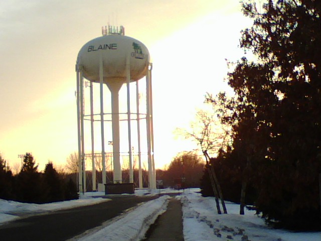 Water_tower_in_Blaine%2C_MN.jpg