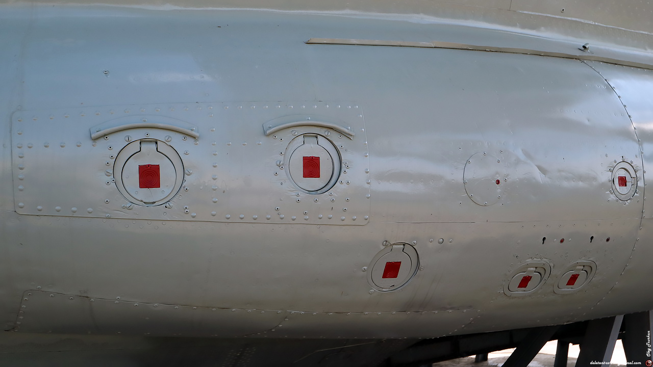 70699736HrL.jpg